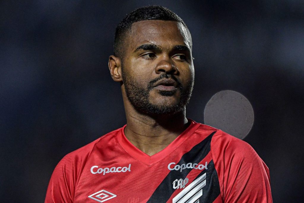 Nikão-Athletico-PR-jogo-alamy2XXXRJ6 Meia Nikão em jogo do Athletico Paranaense