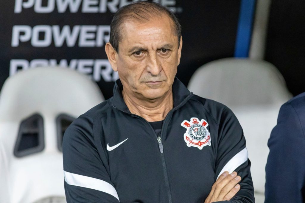 Ramon-Diaz-Corinthians-treinador-alamy2Y4E1J5 O técnico Ramón Díaz no banco de reservas do Corinthians