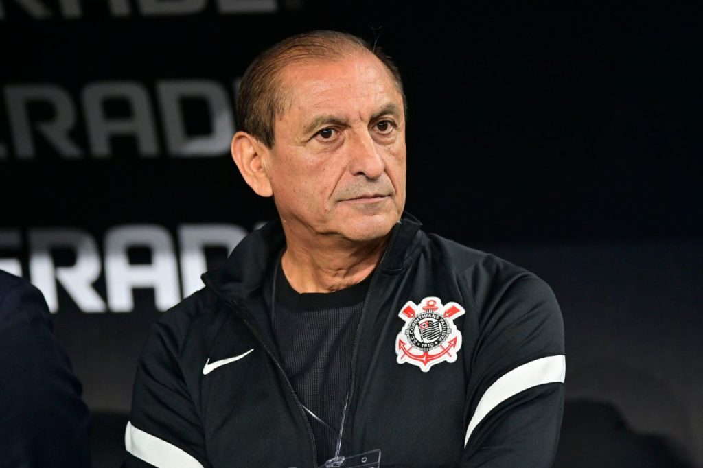 Corinthians: Ramón Díaz esboça time para encarar o São Paulo