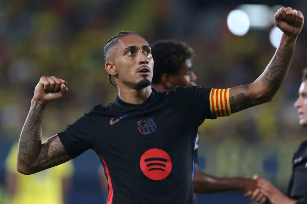 Barcelona goleia o Villarreal e segue 100% no Espanhol