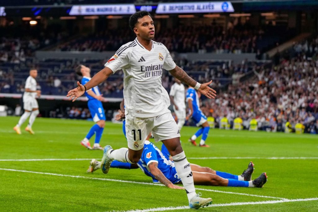 Rodrygo-Real-Madrid-gol-alamy2Y6944M Atacante brasileiro Rodrygo comemora gol pelo Real Madrid no Santiago Bernabéu