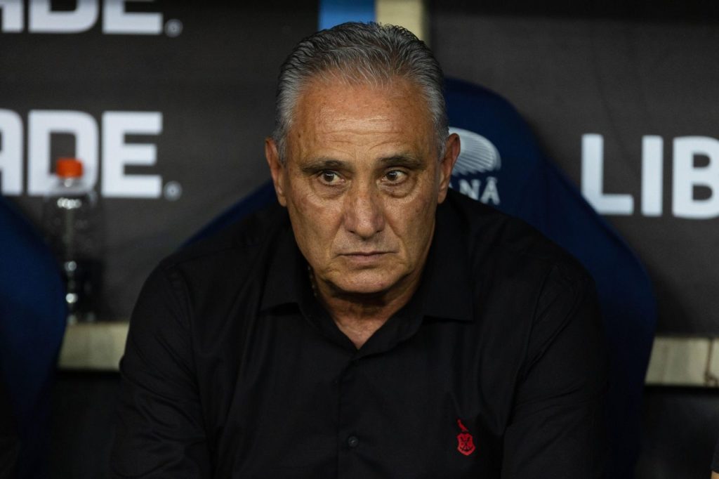 Tite-Flamengo-treinador-alamy2Y4YFM8 Técnico Tite prepara o Flamengo para enfrentar o Peñarol