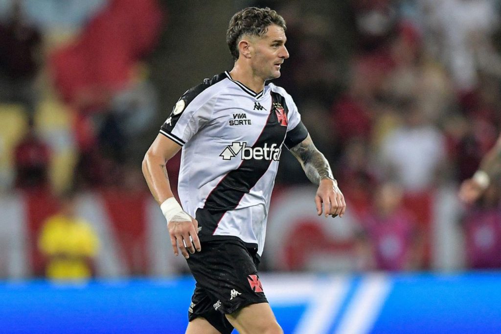 Vegetti-Vasco-jogo-alamy2Y427HM Atacante Vegetti em jogo do Vasco no Brasileirão