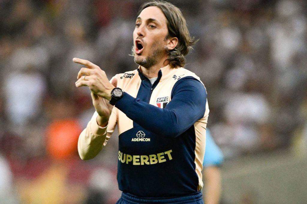 Zubeldia-São-Paulo-tecnico-alamy2Y0JB52 Treinador do São Paulo Luis Zubeldía em jogo da Copa do Brasil