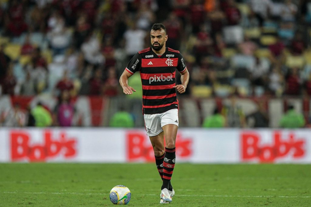 Fabrício-Bruno-Flamengo-Jogo-2Y37XWP Fabrício Bruno, do Flamengo, dominando a bola em um dos jogos do time na temporada de 2024.