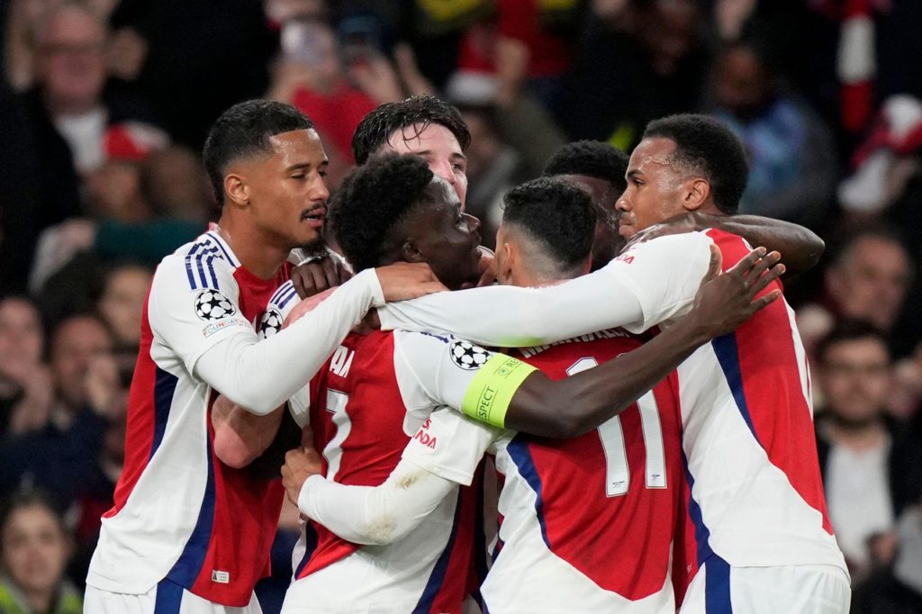 Arsenal vence o PSG e sobe na tabela da Champions