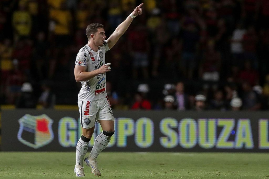Nathan-Fogaça-Operário-Jogo-2YB52AE Nathan Fogaça, do Operário, comemorando um dos gols do time na Série B de 2024.