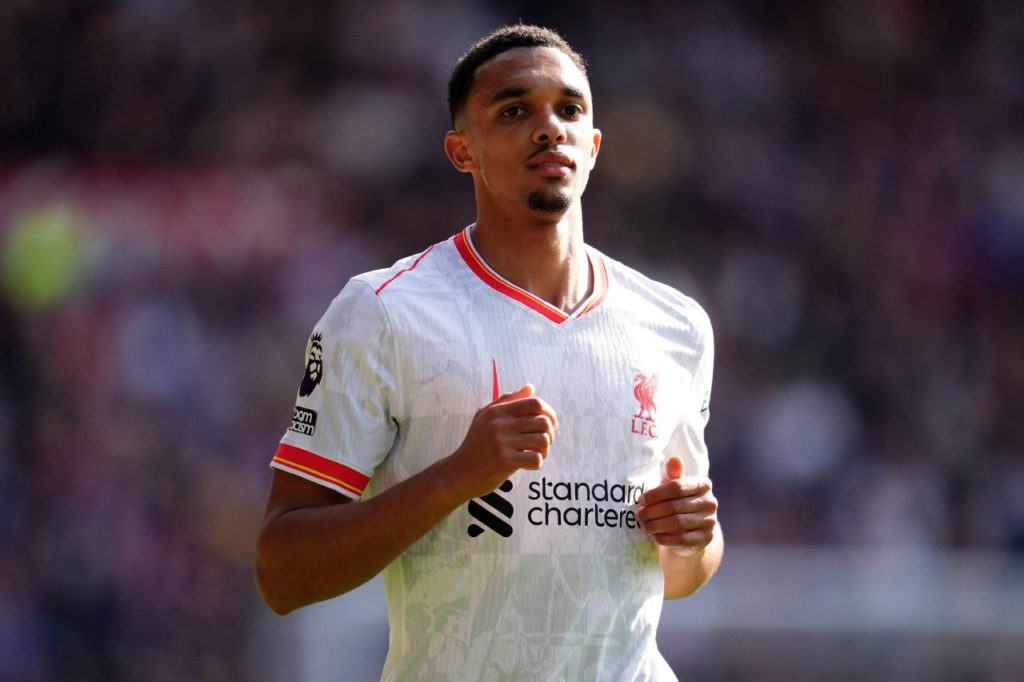 Alexander-Arnold-Liverpool-jogo-alamy2Y8G6K7 Lateral Alexander-Arnold em jogo do Liverpool na Premier League