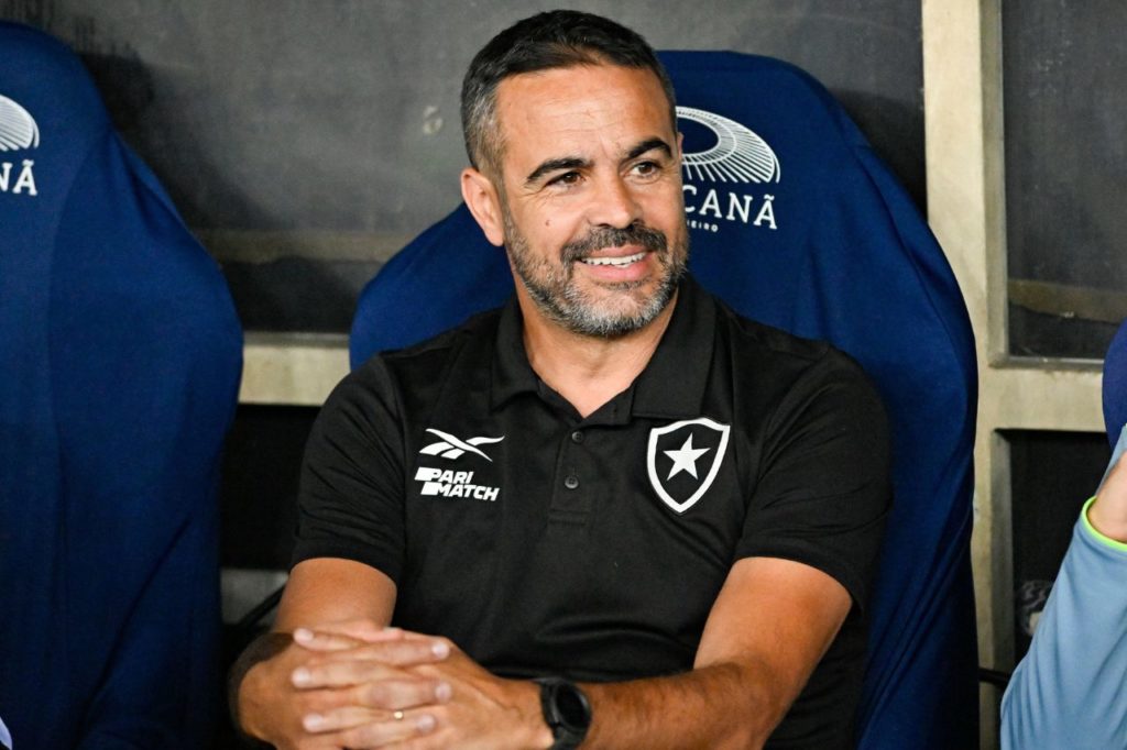 Artur-Jorge-Botafogo-técnico-alamy2Y5F6XE Técnico Artur Jorge no comando do Botafogo