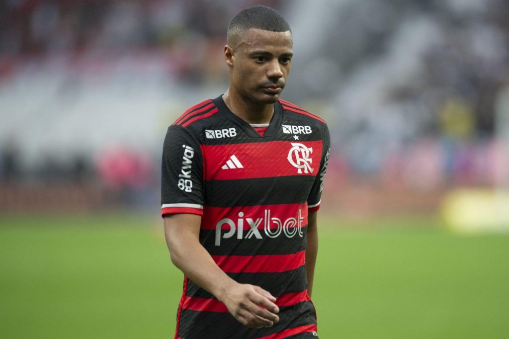De-La-Cruz-Flamengo-jogo-alamy2YC0HP4 Uruguaio De La Cruz do Flamengo deixa o campo com lesão na coxa