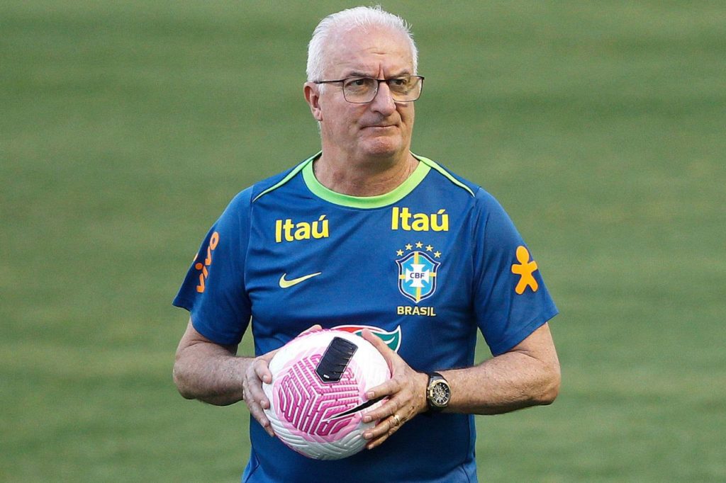 Dorival-Junior-Brasil-técnico-alamy2YAF3TP Técnico Dorival Júnior no treino da seleção brasileira em Brasília