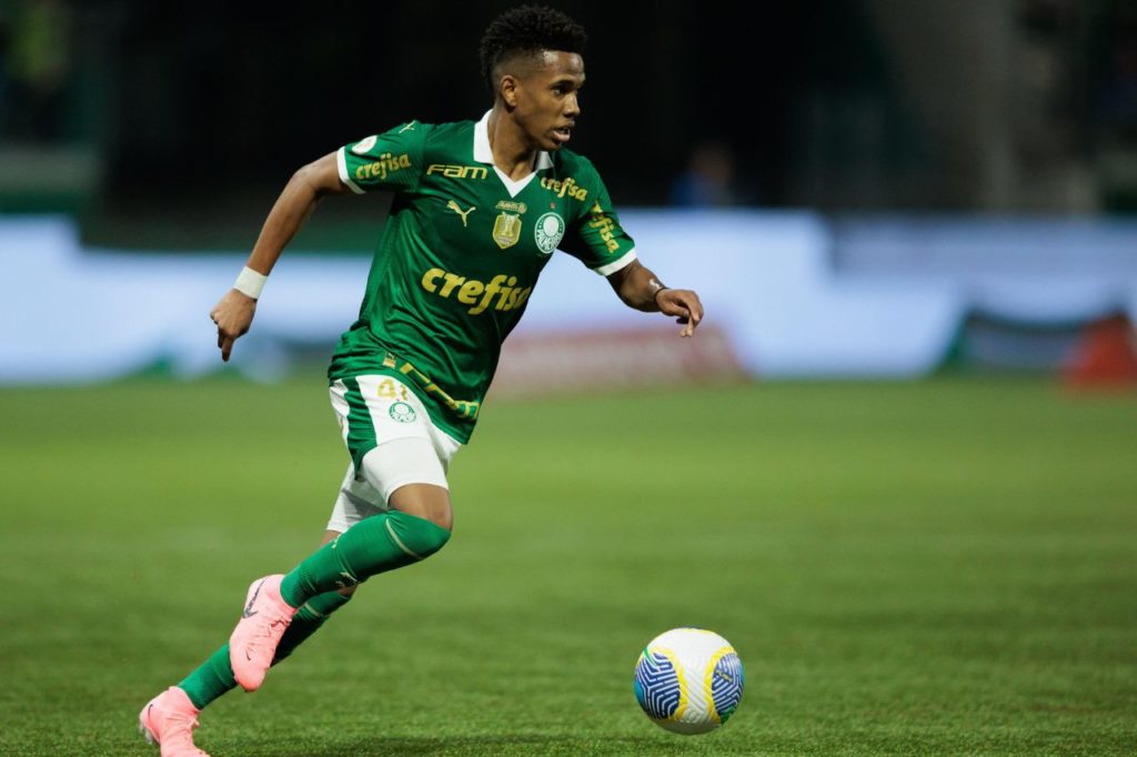 Estevao-Palmeiras-jogo-alamy2XMFGCD Atacante Estêvão em jogo do Palmeiras no Brasileirão