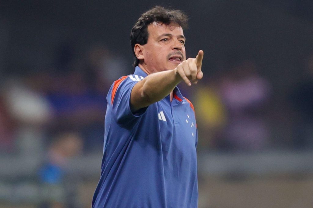 Fernando-Diniz-Cruzeiro-treinador-alamy2Y6X154 Técnico Fernando Diniz no comando do Cruzeiro no Brasileirão