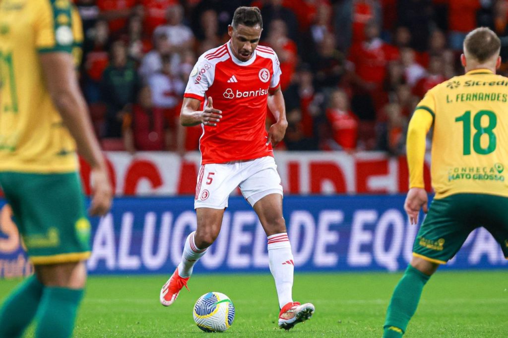 Fernando-Inter-jogo-alamy2Y48KD9 Volante Fernando em jogo do Inter no Brasileirão