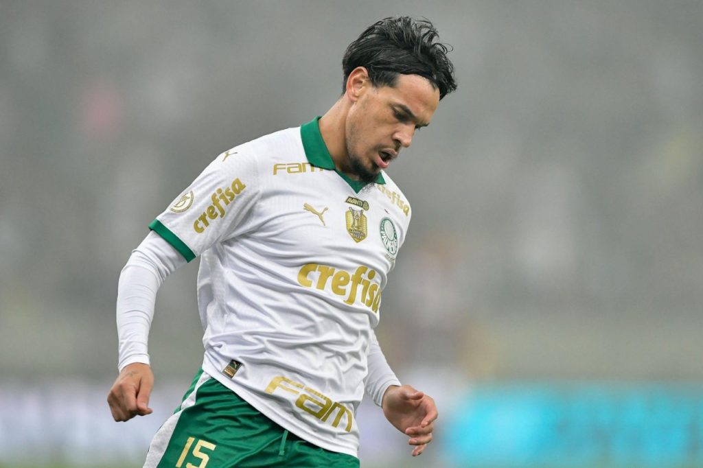 Gustavo-Gomez-Palmeiras-jogo-alamy2XKYYT8 Zagueiro Gustavo Gómez em jogo do Palmeiras no Brasileirão