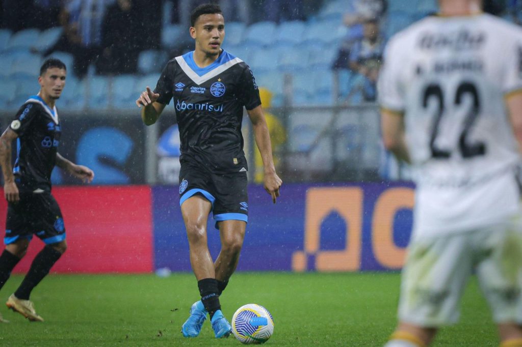 Grêmio tem desfalque na defesa para jogo contra o Atlético-MG