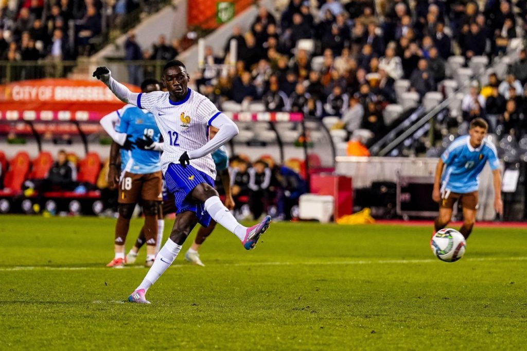 Kolo-Muani-França-gol-alamy2YAKJ9W Atacante Kolo Muani marca de pênalti para a França no jogo contra a Bélgica