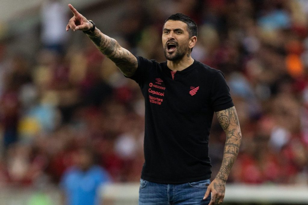 Lucho-Athletico-PR-técnico-alamy2Y7EHP8 Técnico Lucho González no comando do Athletico Paranaense