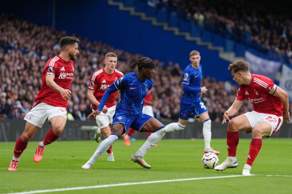 Madueke-Chelsea-gol-alamy2Y8N9RB Noni Madueke em ação pelo Chelsea no empate com o Nottingham Forest no Inglês