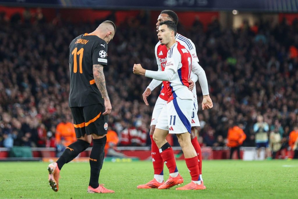 Martinelli-Arsenal-gol-alamy2YCCW16 Gabriel Martinelli comemorando gol do Arsenal pela Champions League
