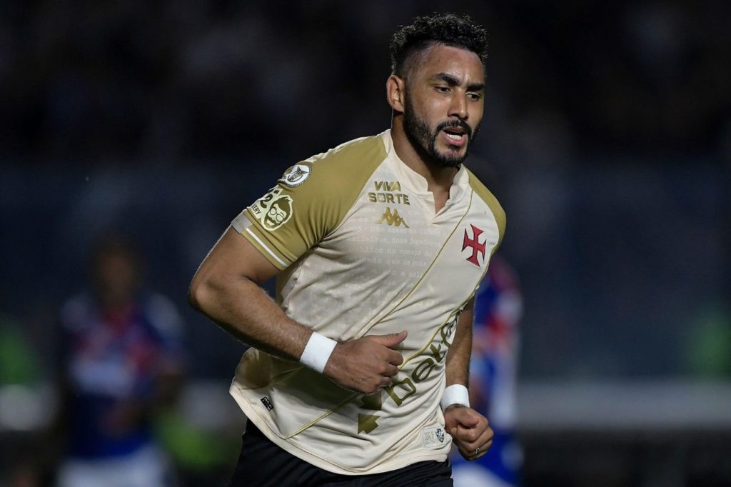 Payet-Vasco-gol-alamy2YE1CRN Meia Payet comemorando gol do Vasco em São Januário