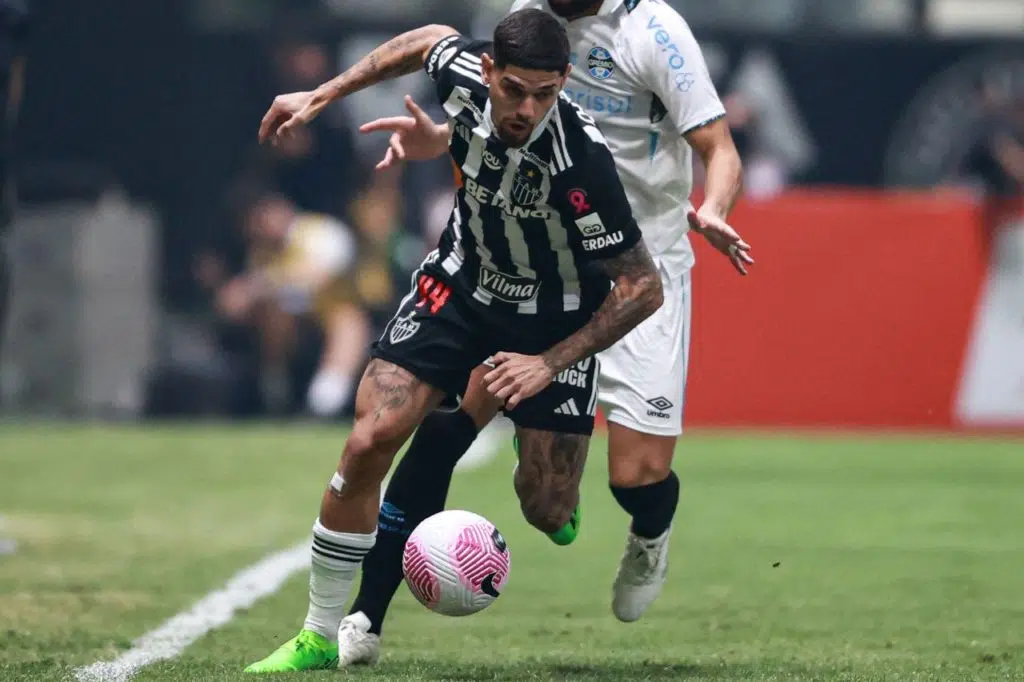 Rubens-Atlético-MG-jogo-alamy2Y9AEDK Lateral Rubens em jogo do Atlético-MG contra o Grêmio pelo Brasileirão