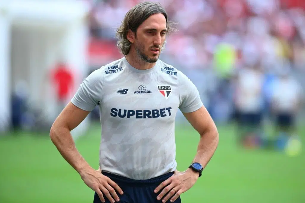 Zubeldia-Sao-Paulo-tecnico-alamy2Y7CPC4 Técnico Luis Zubeldía no comando do São Paulo