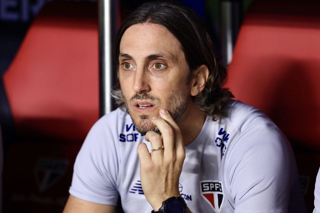 São Paulo: Zubeldía faz testes para jogo contra o Criciúma