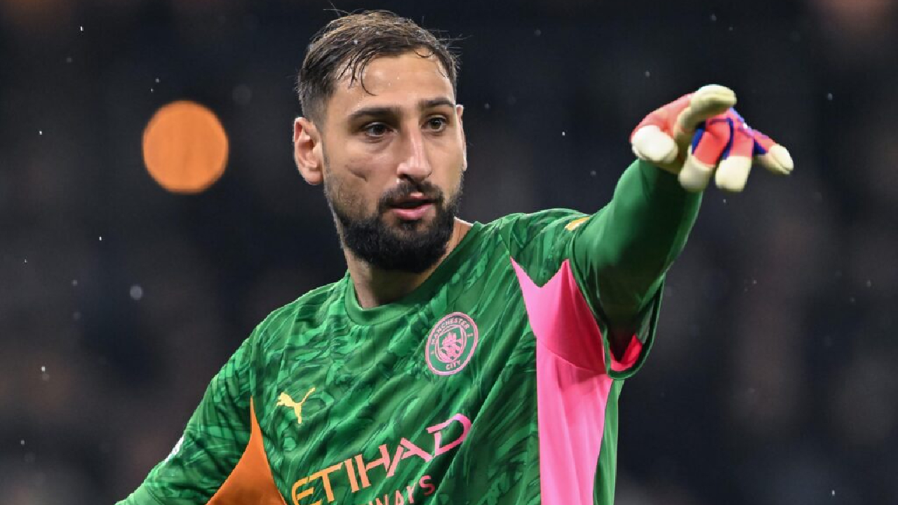 Gianluigi Donnarumma do Manchester City em ação Palpite Manchester City x Brentford – Copa da Liga Inglesa – 17/12/2025