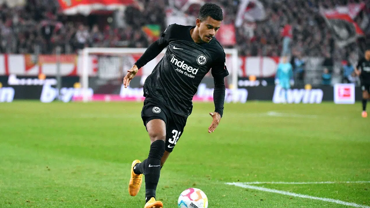 Ansgar Knauff do Frankfurt Palpite Qarabag x Frankfurt – Champions League – 21/01/2026