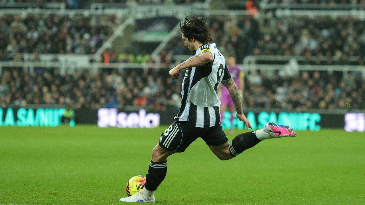 Sandro Tonali do Newcastle Palpite Qarabag x Newcastle – Champions League – 18/02/2026