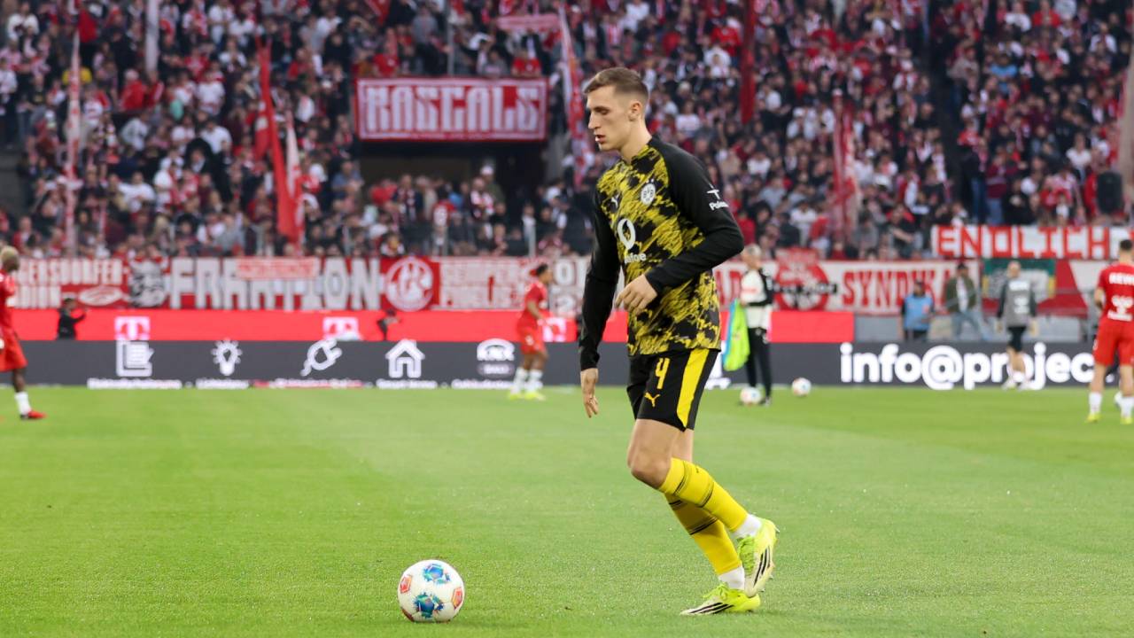 Nico Schlotterbeck do Borussia Dortmund Palpite Borussia Dortmund x Augsburg – Bundesliga – 14/03/2026