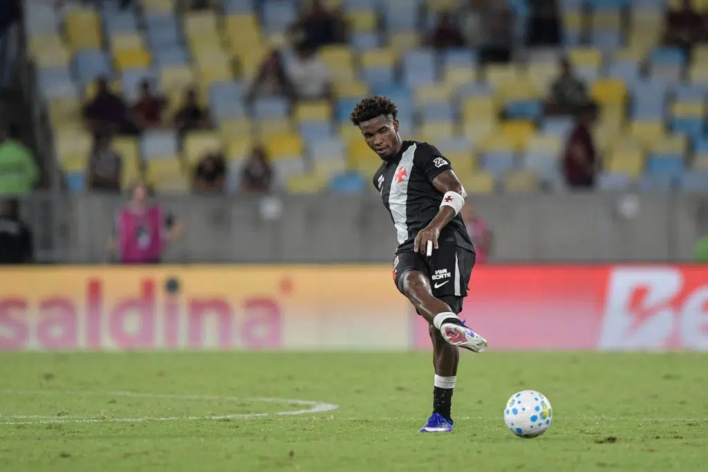 RJ - RIO DE JANEIRO - 03/18/2026 - BRAZILIAN CHAMPIONSHIP A 2026, VASCO x FLUMINENSE - Thiago Mendes, Vasco player, during a match against Fluminense at the Maracana stadium for the Brazilian Championship A 2026. Photo: Thiago Ribeiro/AGIF