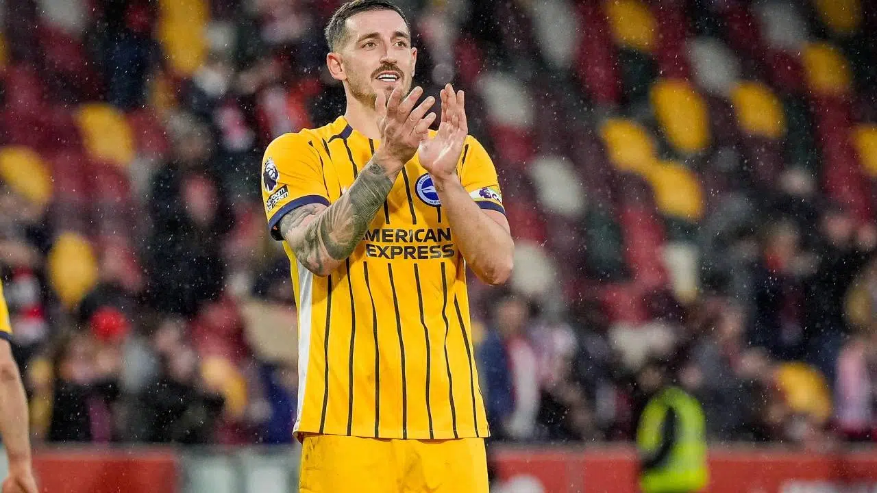 Lewis Dunk do Brighton Palpite Burnley x Brighton – Premier League – 11/04/2026