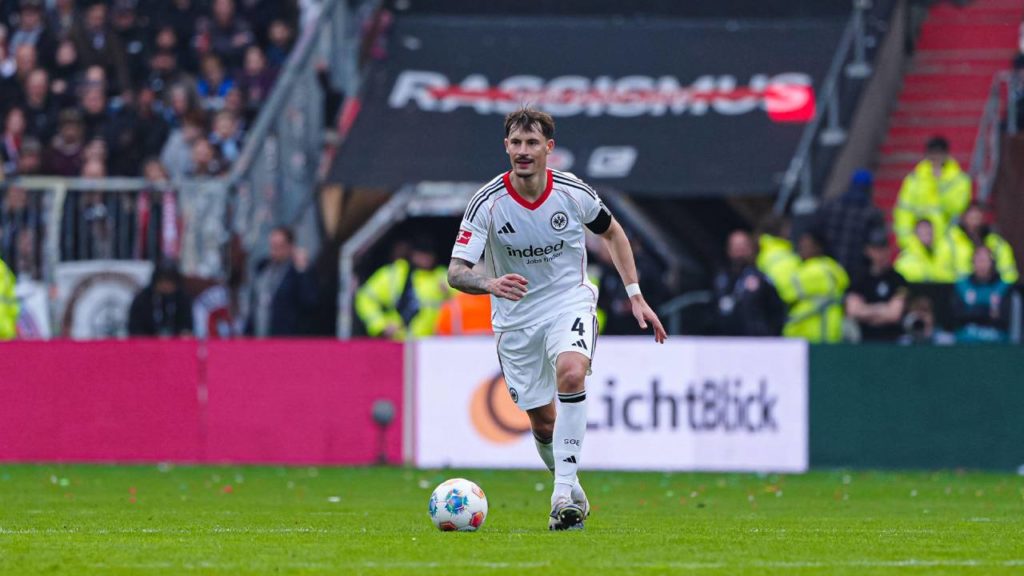 Robin Koch do Eintracht Frankfurt Palpite Wolfsburg x Eintracht Frankfurt