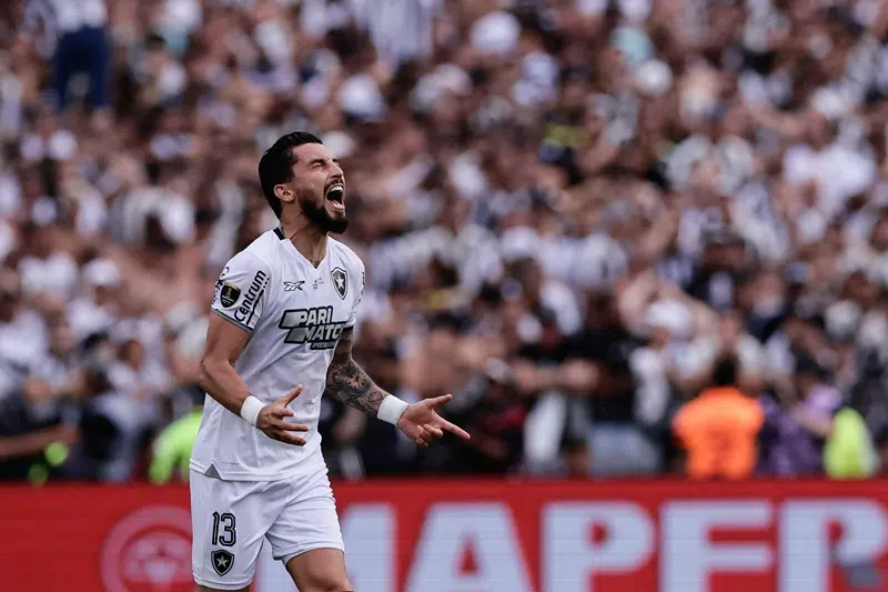 alex_telles_Botafogo Palpite Botafogo x Internacional – Brasileirão – 25/04/2026
