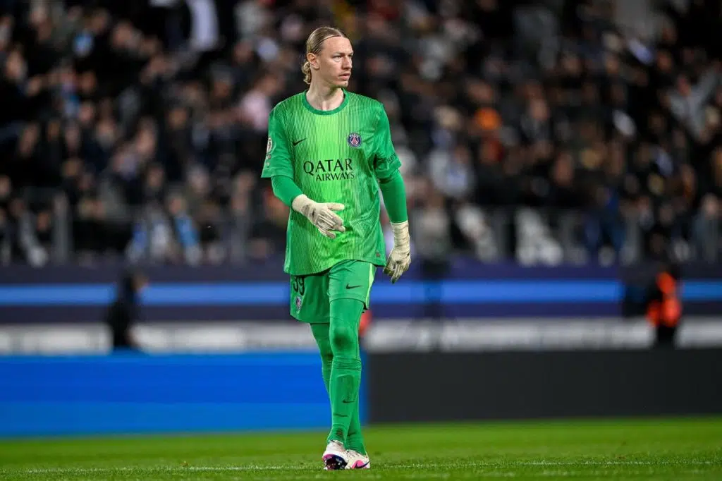 Matvey Safonov do PSG