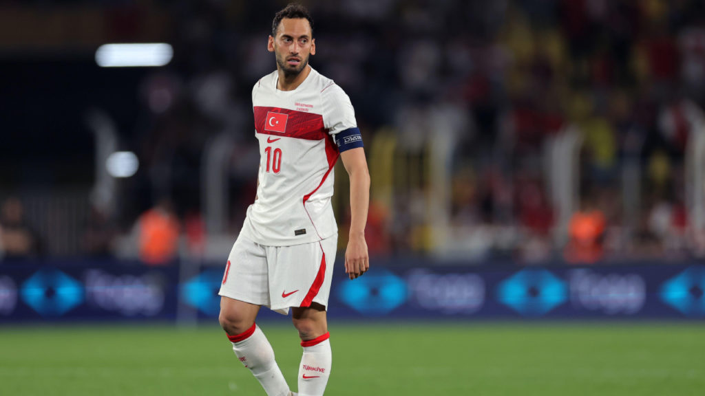 Hakan Calhanoglu do Turkiye Palpite Austrália x Turquia