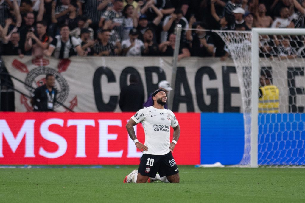 Sao Paulo, Sao Paulo, Brasil. 20th Aug, 2026. Sao Paulo (SP), 08/20/2026 - Libertadores/Corinthians vs Rosario Central - Memphis Depay in a match between Corinthians and Rosario Central, valid for the second leg of the round of 16 of the Copa CONMEBOL Lib